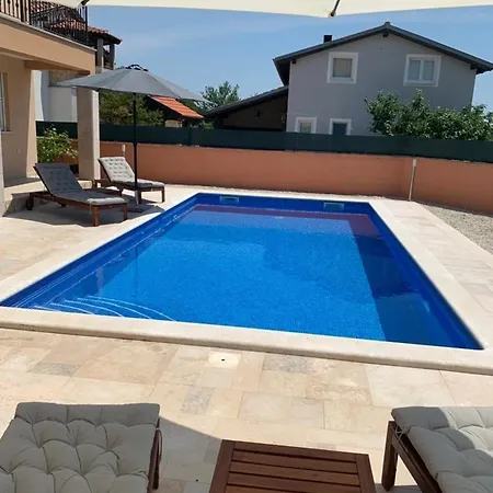 펜션 Dorina Marčana